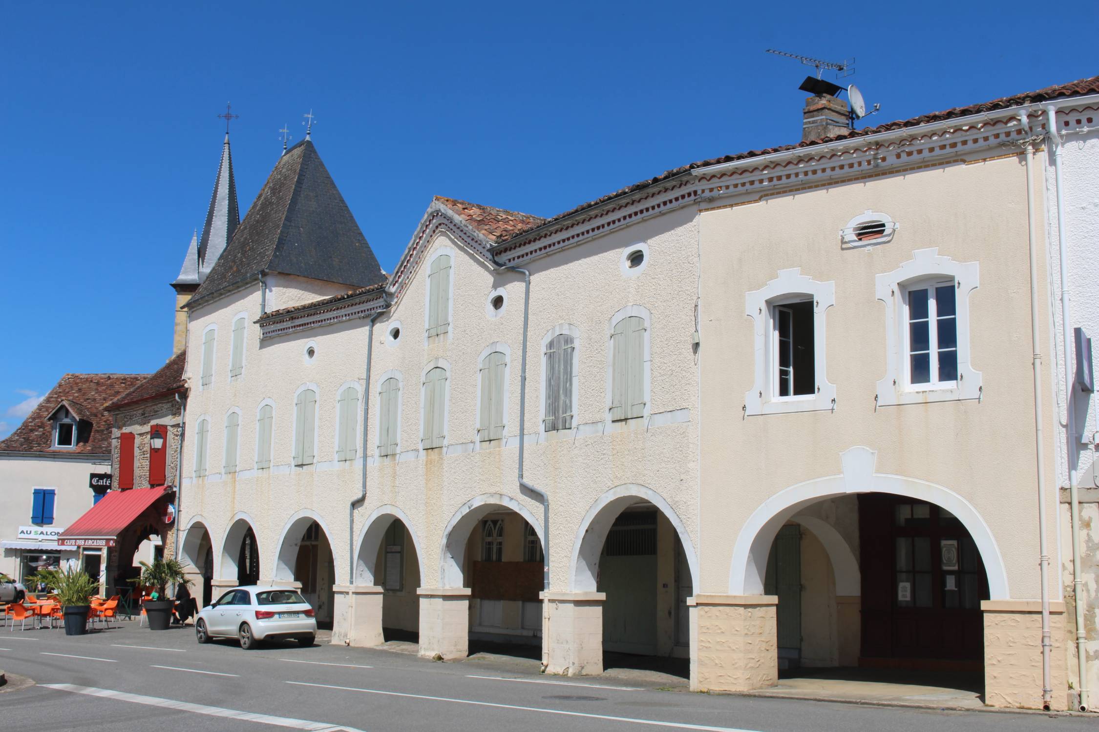 Arzacq-Arraziguet, arcades