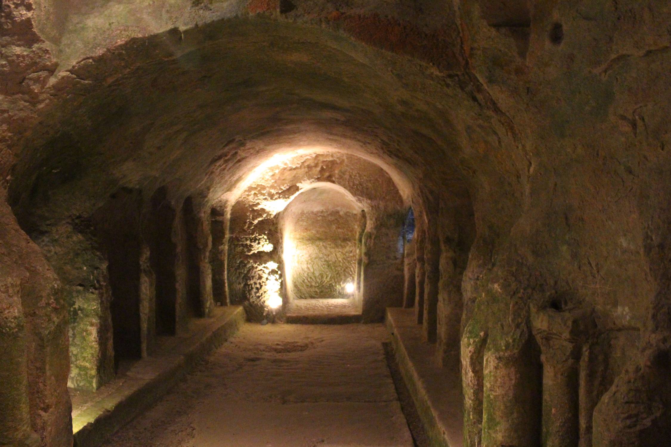 Aubeterre-sur-Dronne, église monolithique, crypte