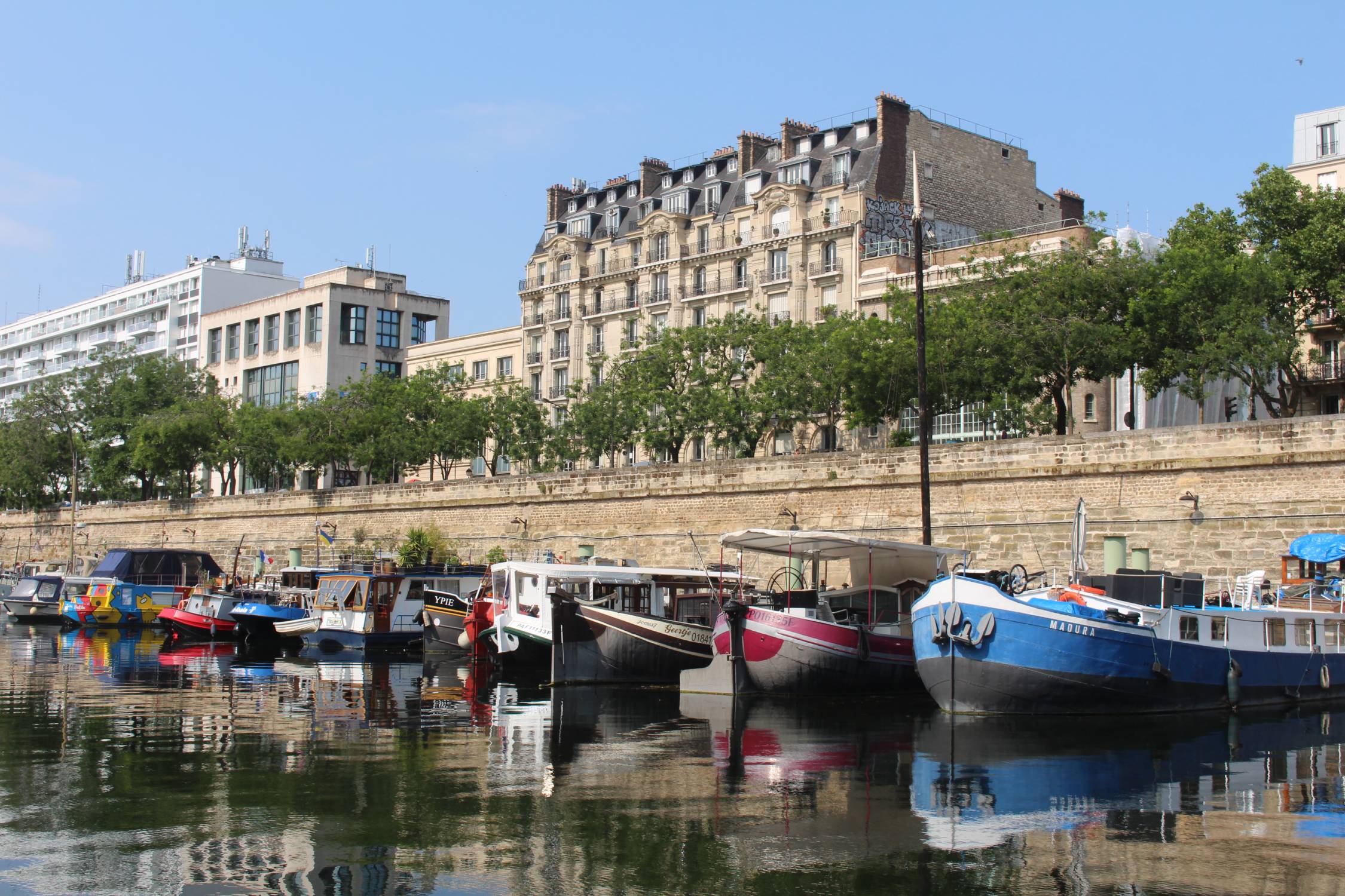 Paris, bassin de l'Arsenal, bateau