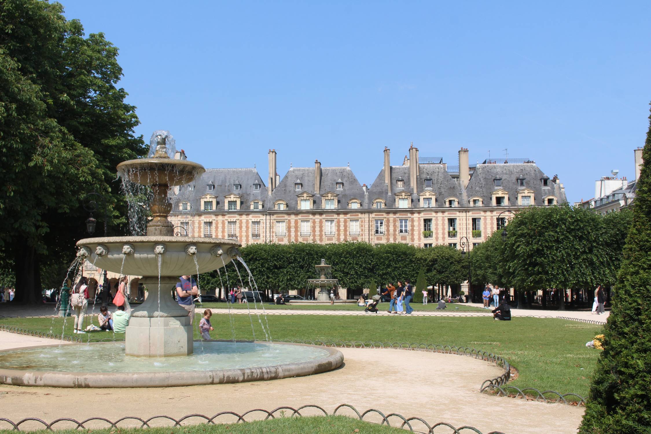 Paris, place des Vosges, fontaine