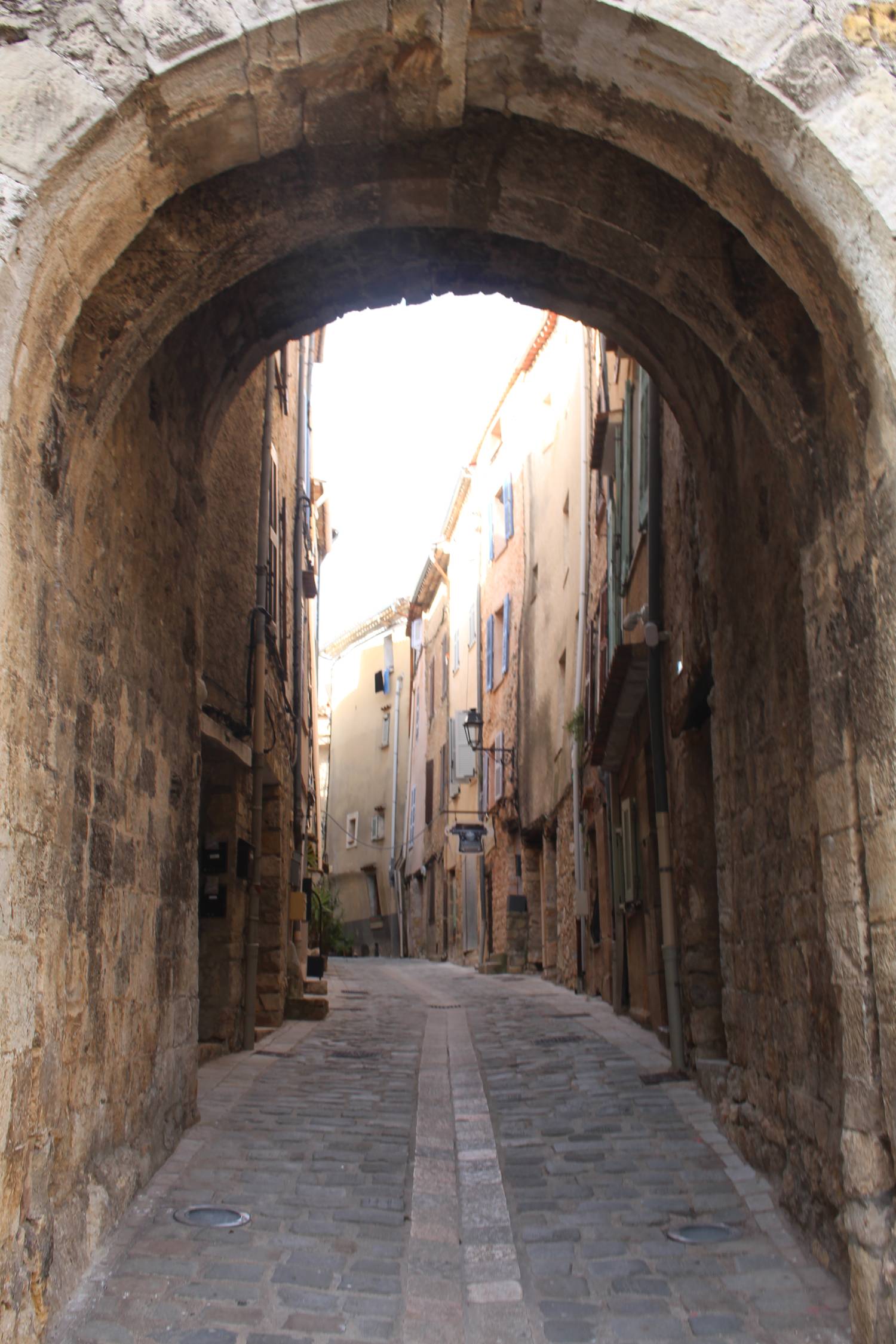 Bargemon, porte, tour de la prison