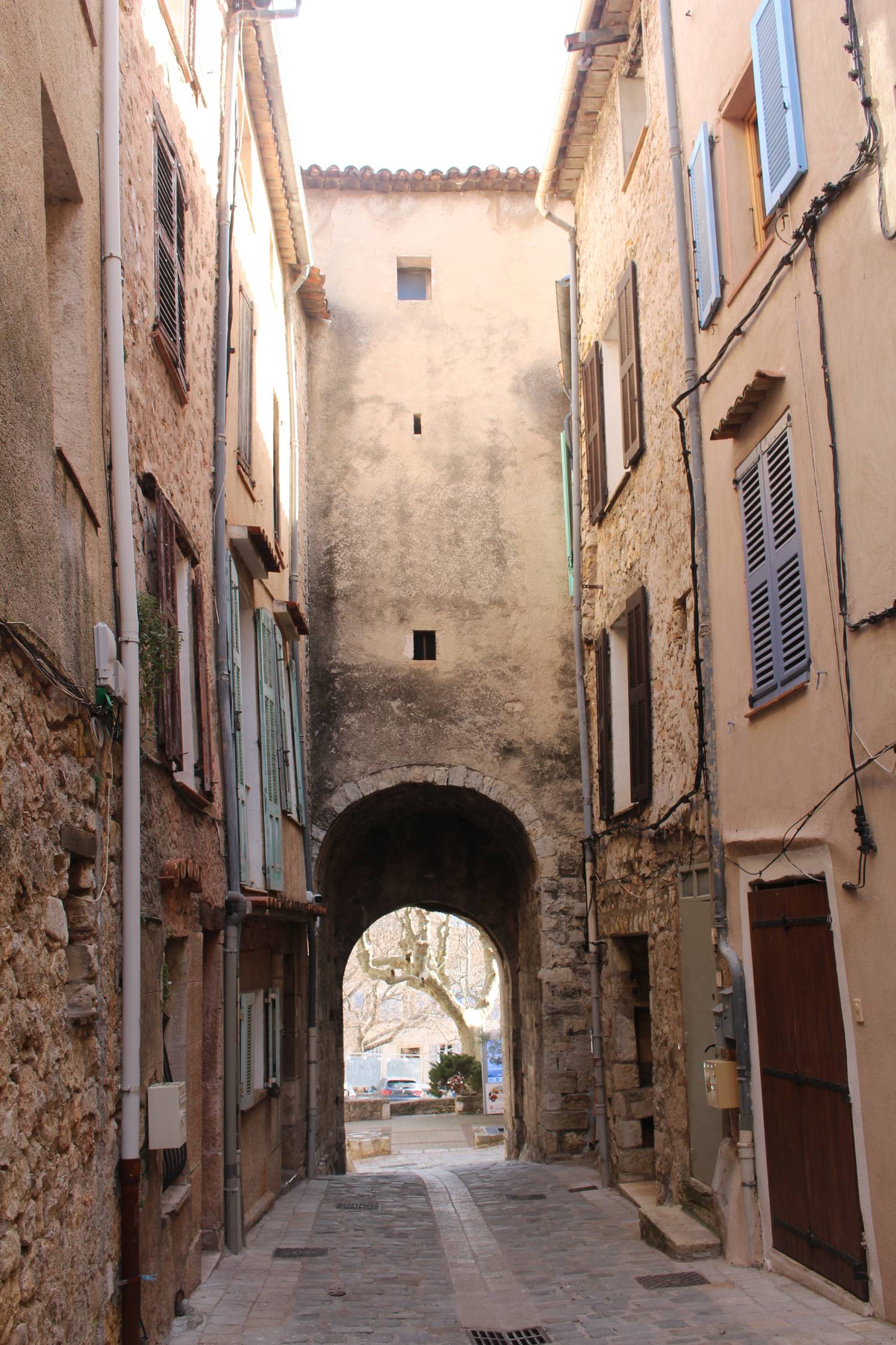 Bargemon, porte tour de l'horloge