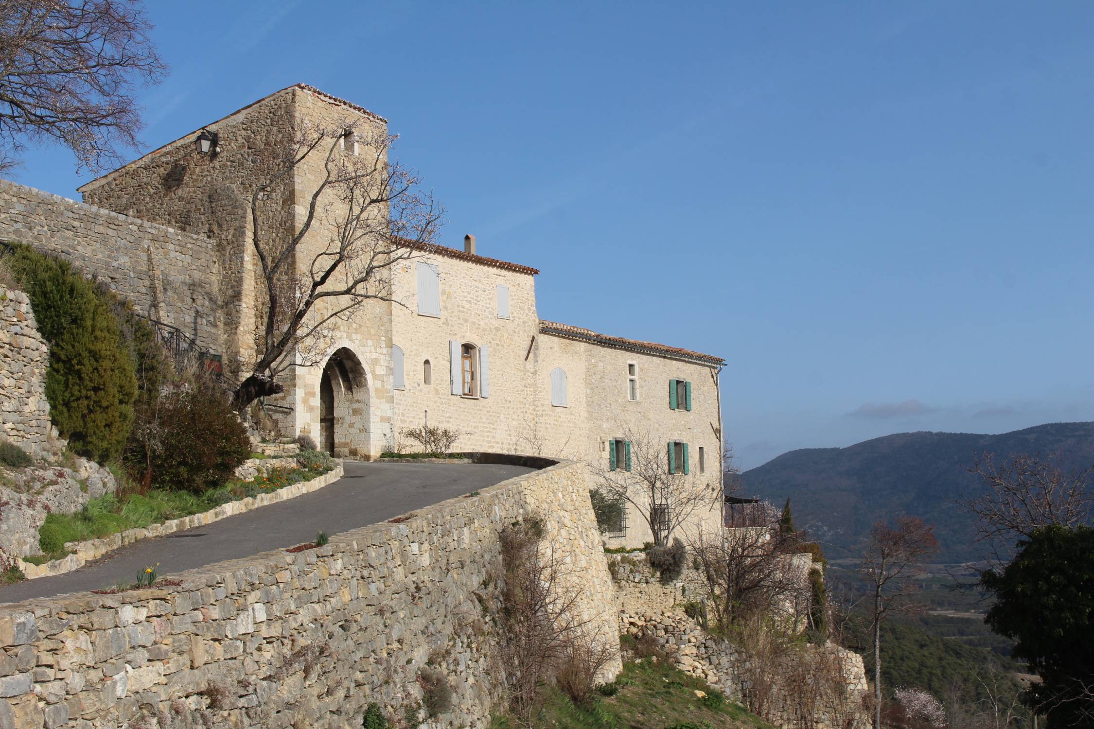 Barg&egrave;me, remparts