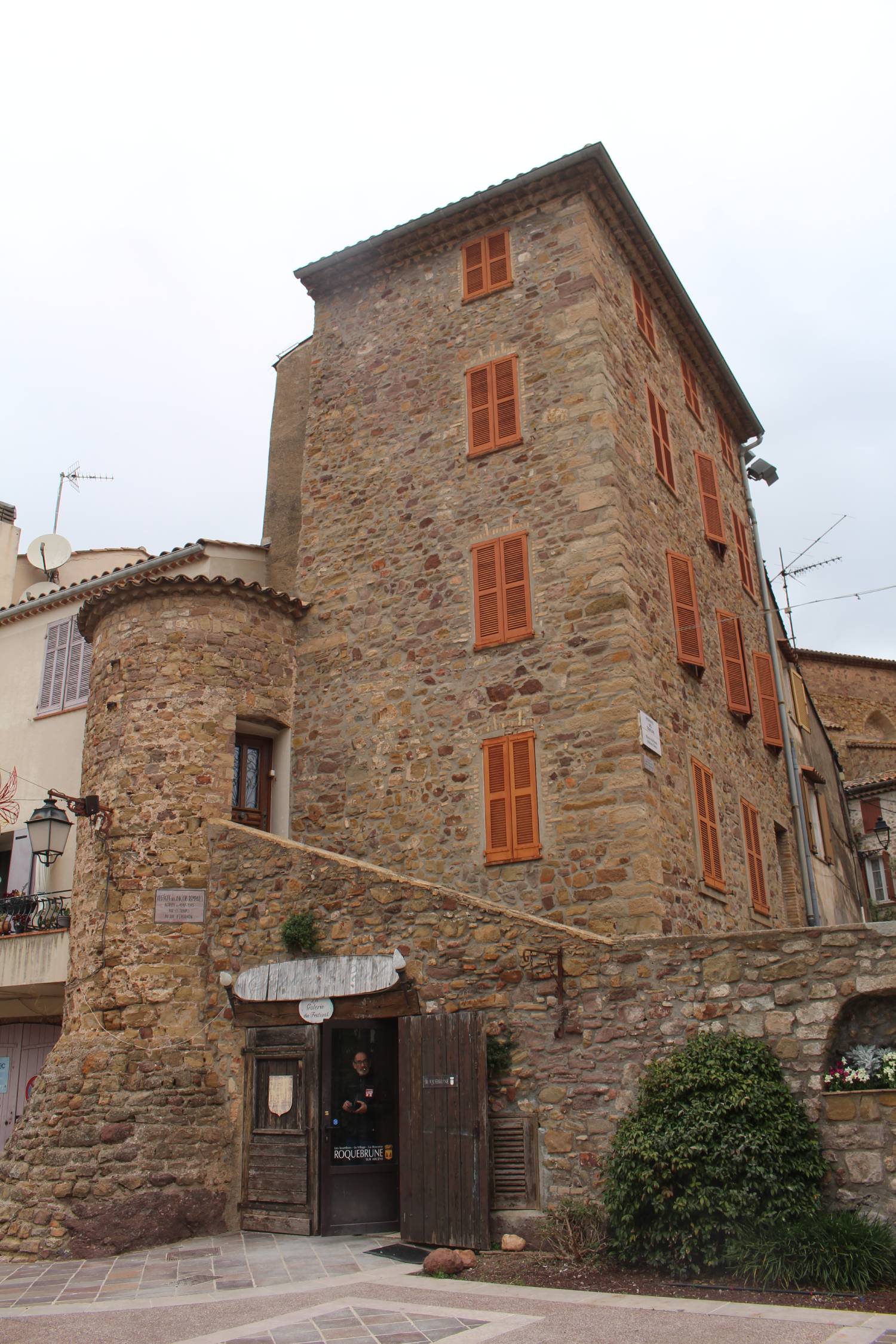 Roquebrune-sur-Argens, maison en pierre