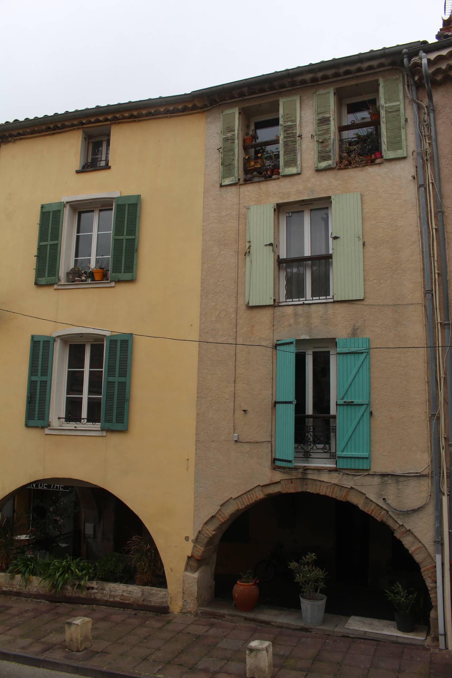 Roquebrune-sur-Argens, maisons, arcades