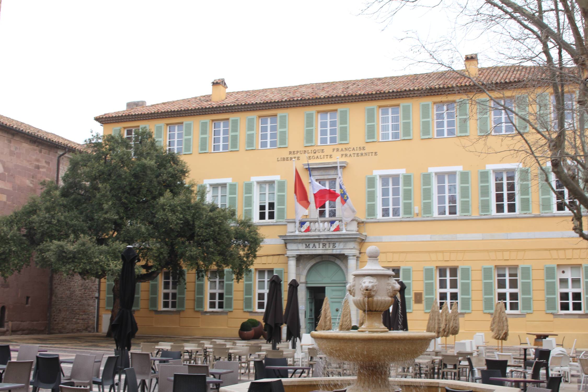 Fr&eacute;jus, h&ocirc;tel de ville