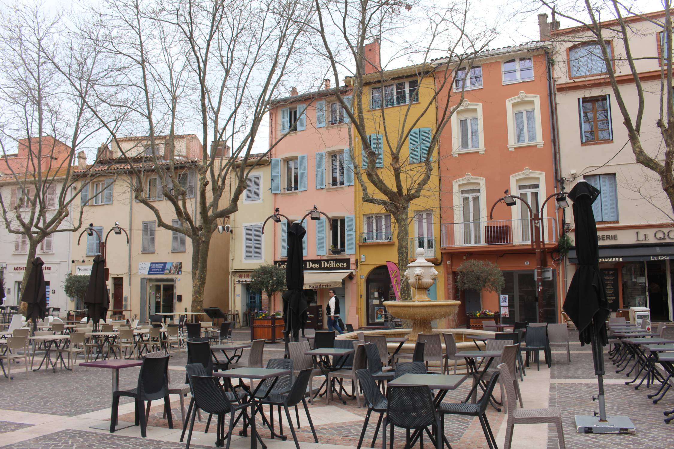 Fr&eacute;jus, place F&eacute;vrier