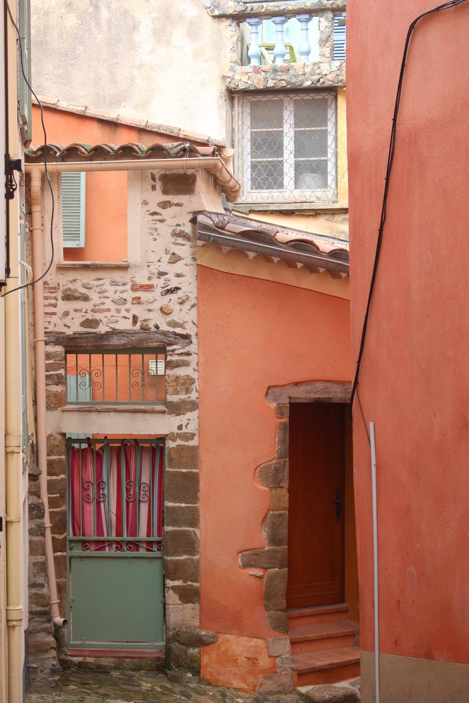 Collobri&egrave;res, maisons color&eacute;es