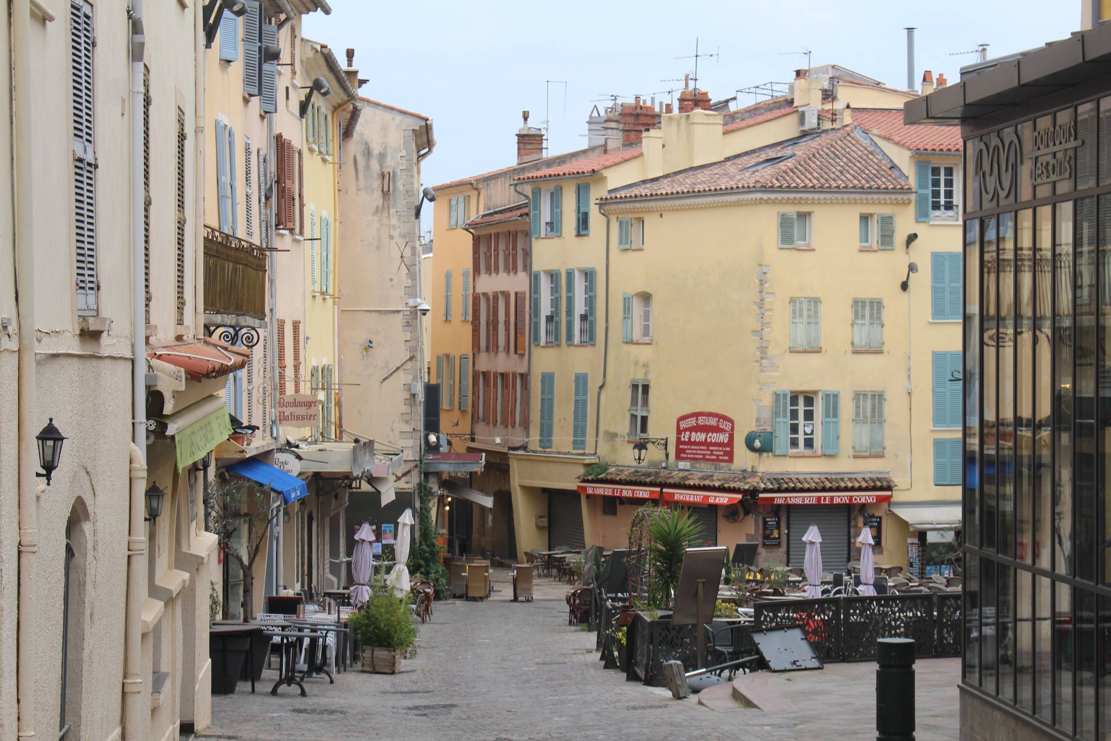 Hy&egrave;res, rue, place Massillon