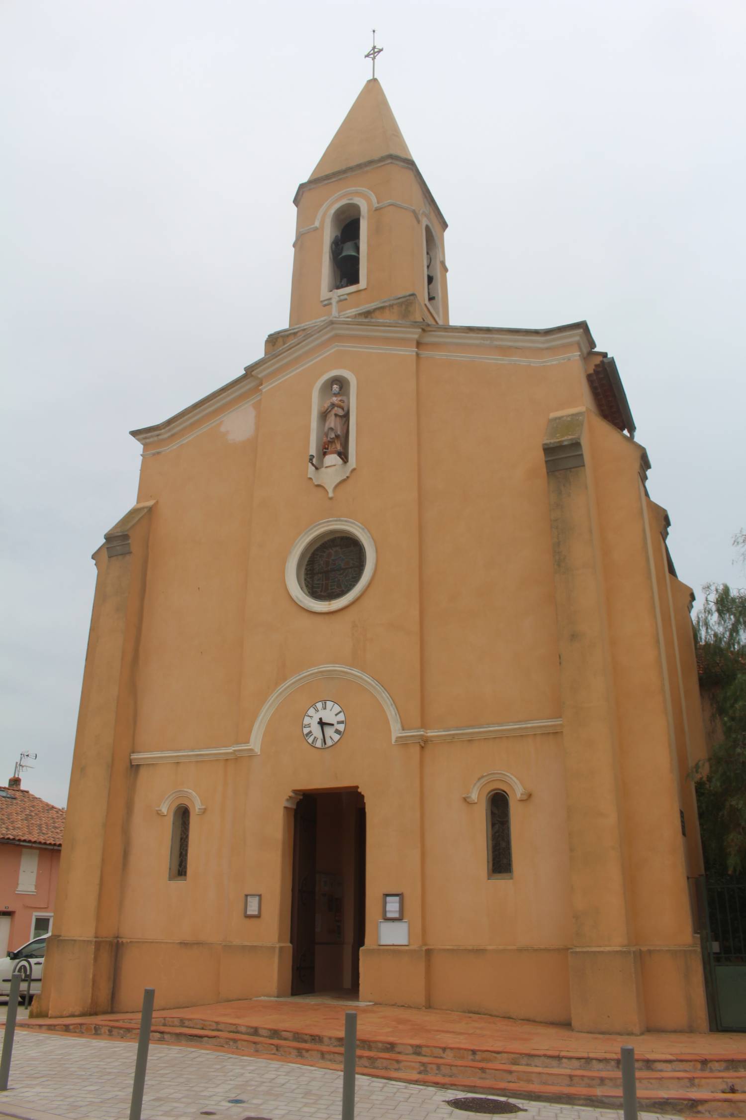 Presqu'&icirc;le de Giens, &eacute;glise Saint-Pierre