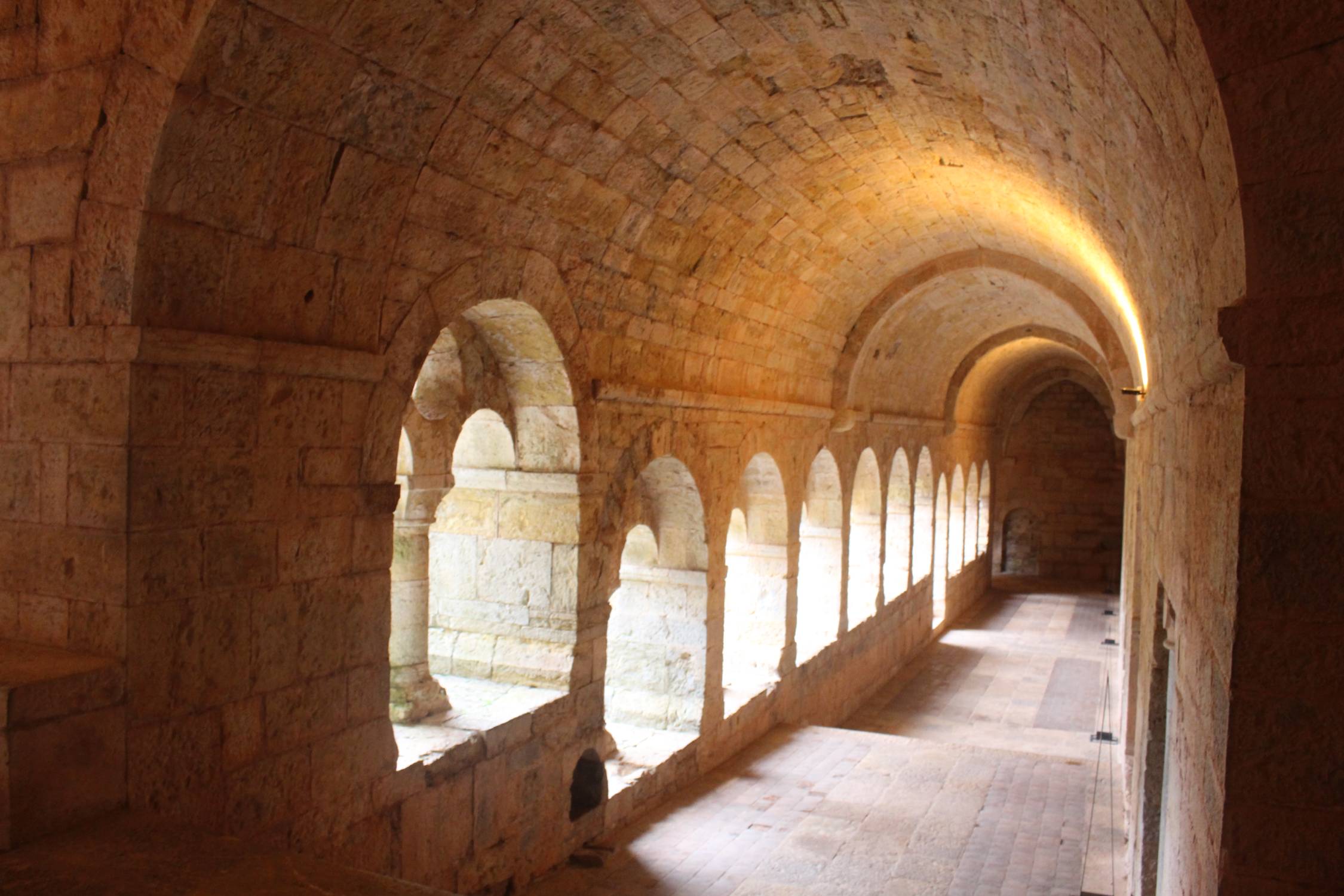 Abbaye du Thoronet, clo&icirc;tre, arcades