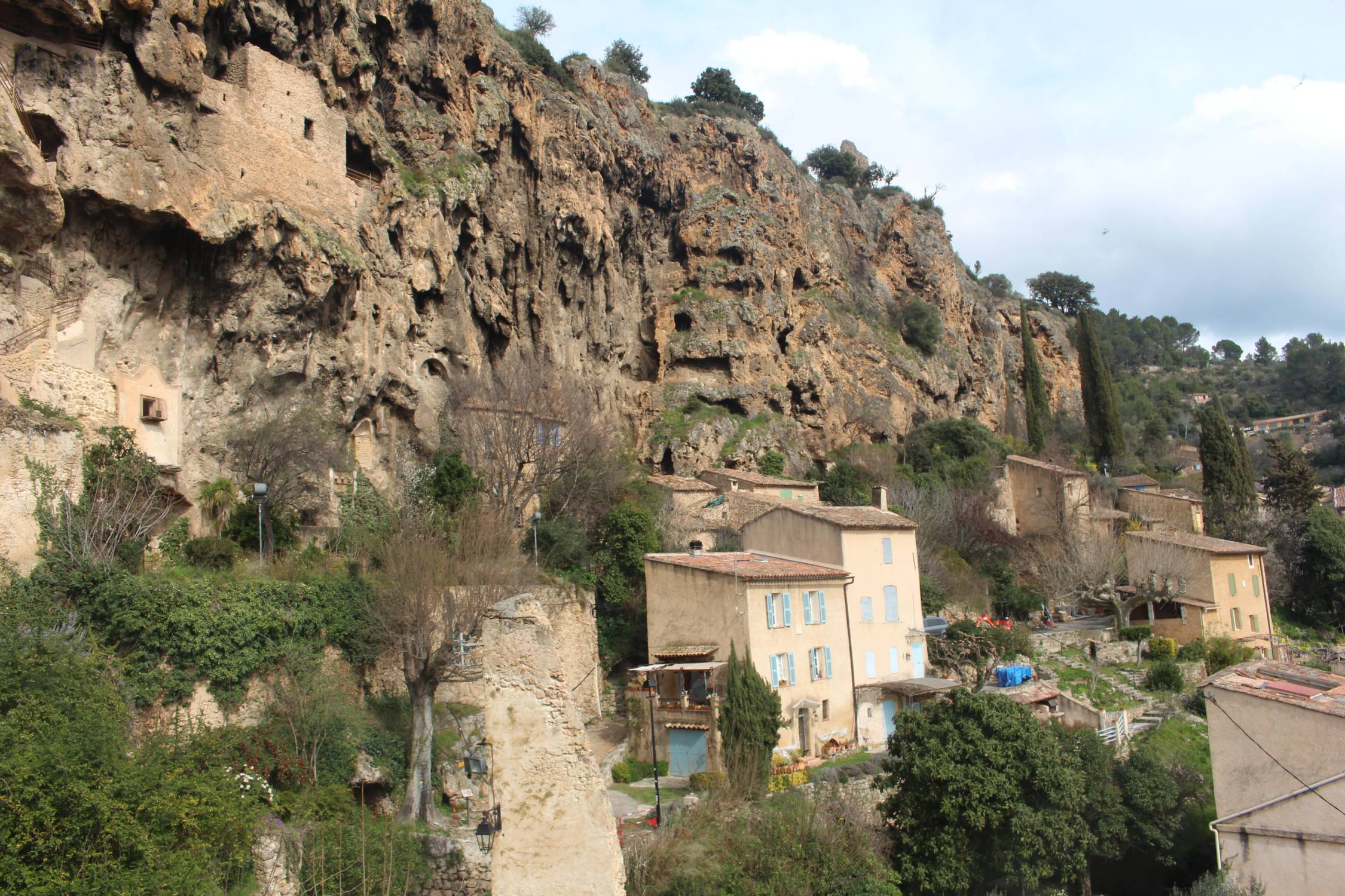 Cotignac, maisons troglodytiques