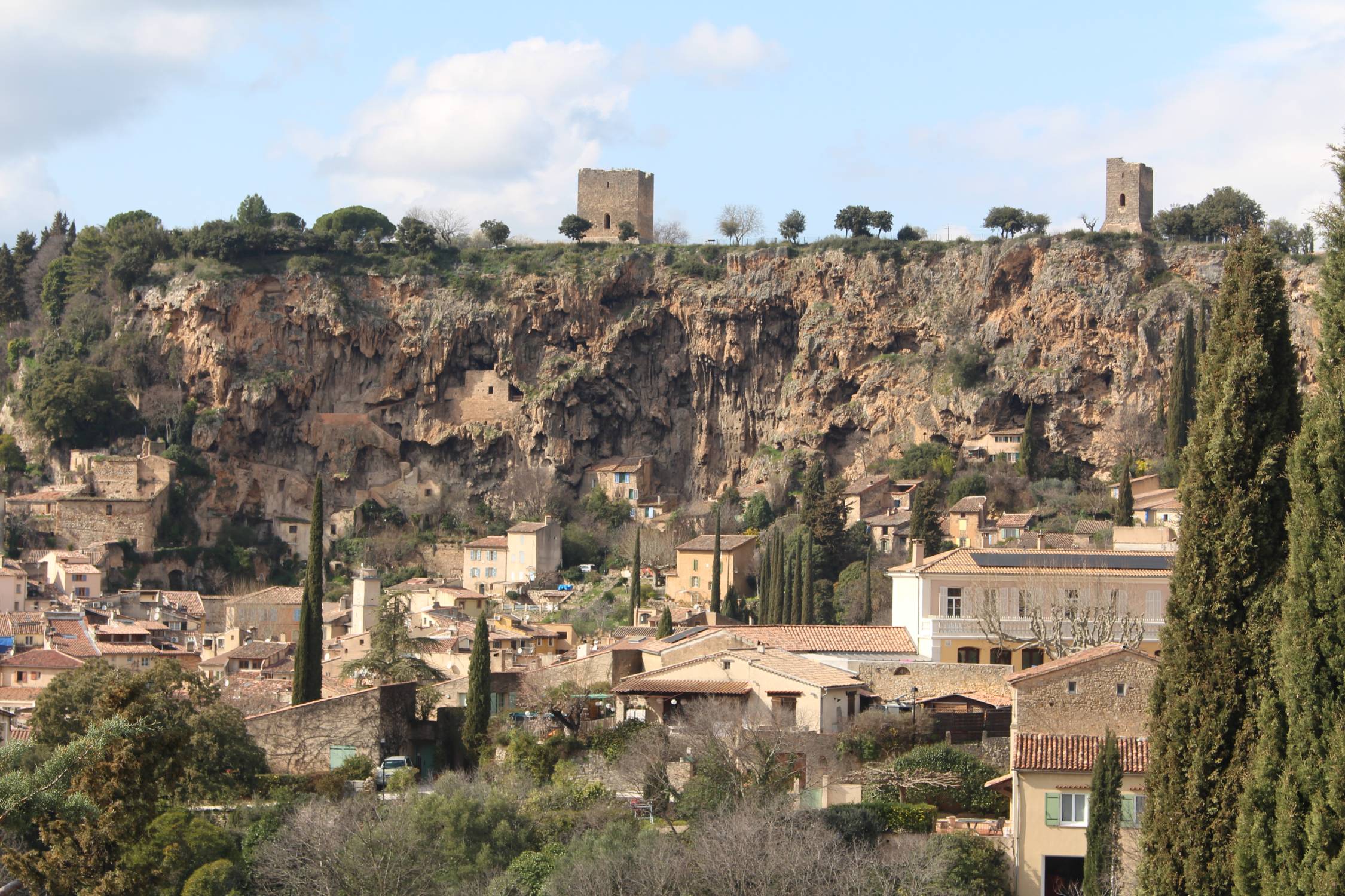 Cotignac, tours, ch&acirc;teau f&eacute;odal
