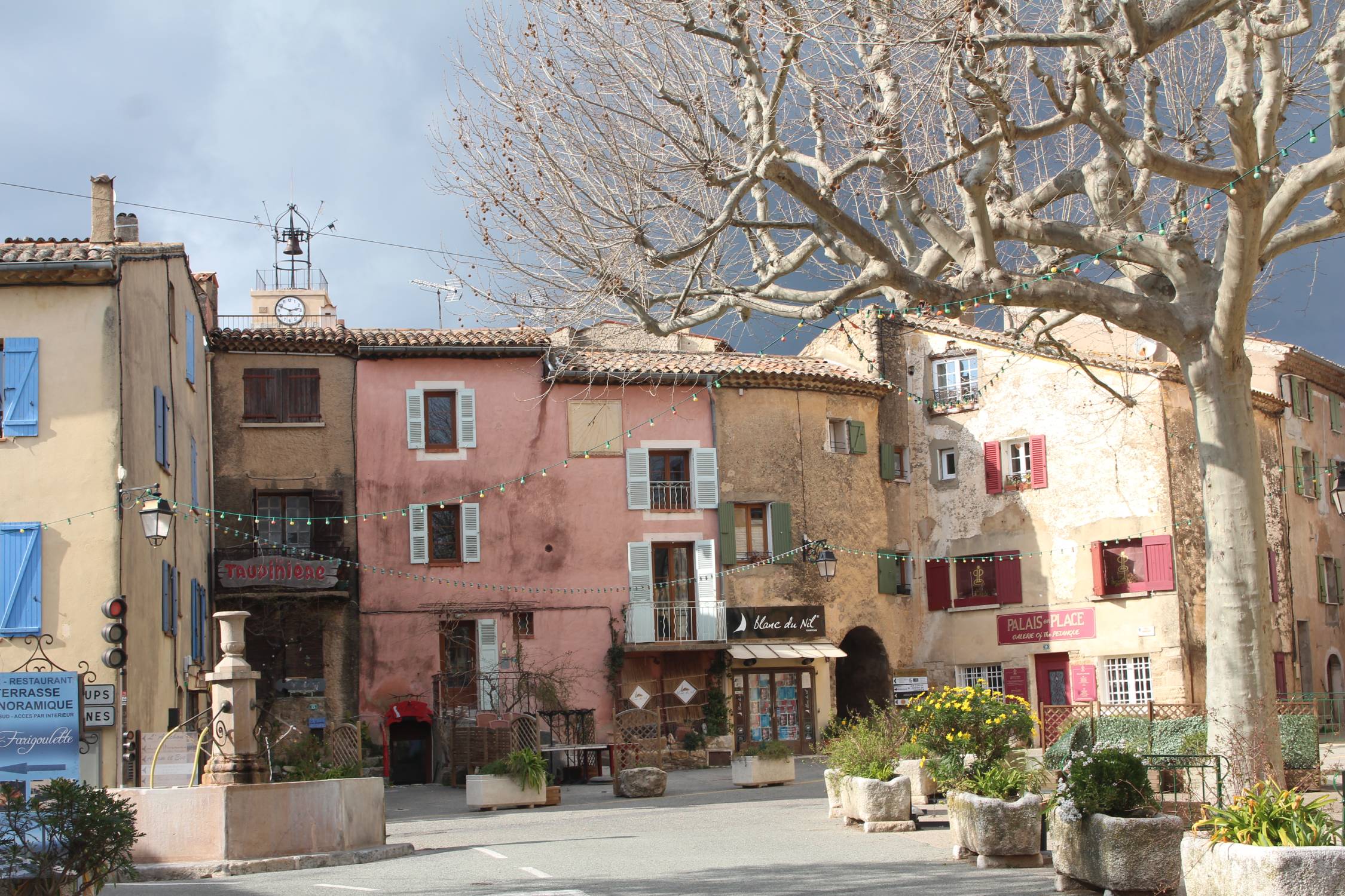 Tourtour, place, centre historique