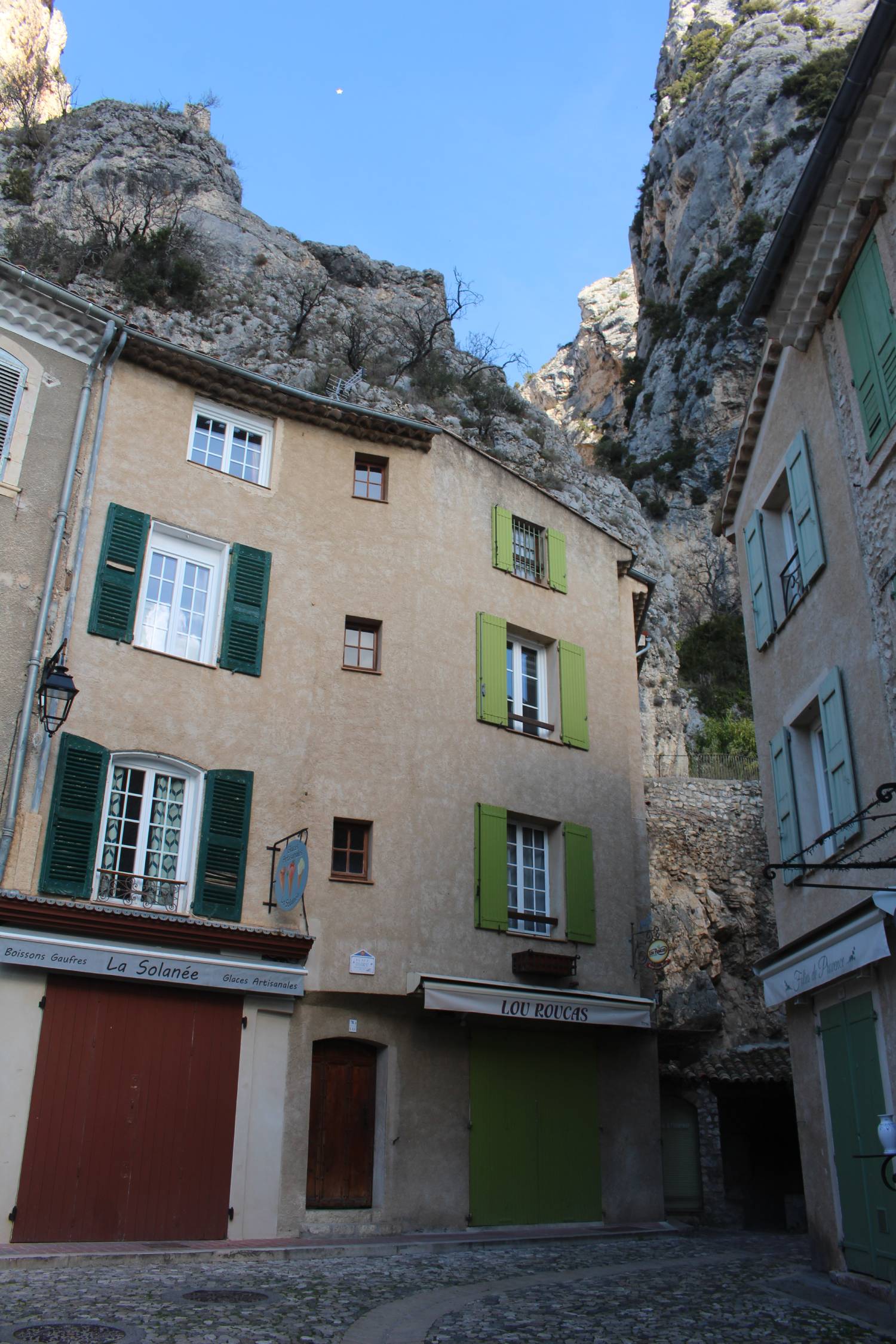 Moustiers-Sainte-Marie, maison, ruelle