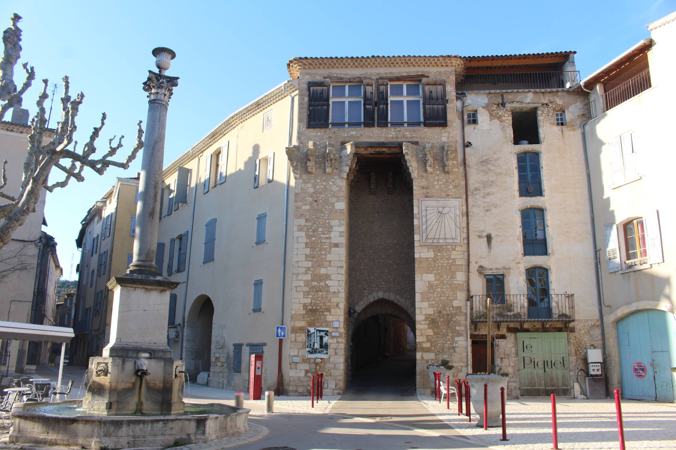 Riez, porte Aigui&egrave;re