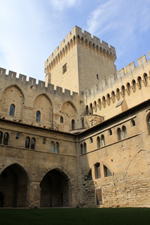 Avignon, Palais des Papes, clo&icirc;tre