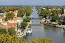 Aigues-Mortes, canal du Rh&ocirc;ne &agrave; S&egrave;te