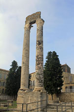 Arles, th&eacute;&acirc;tre antique, colonne