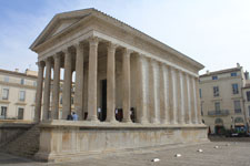 N&icirc;mes, maison carr&eacute;e