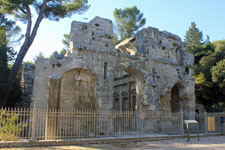 N&icirc;mes, temple de Diane
