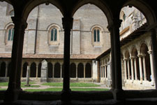 Saint-Emilion, &eacute;glise abbatiale, clo&icirc;tre
