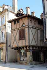 Saint-C&eacute;r&eacute;, maison typique