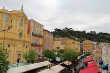 Nice, march&eacute; aux fleurs