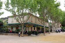 Saint-Paul-de-Vence, caf&eacute; de la gare, jeu de boules