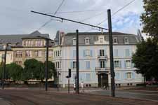 Mulhouse, tram, b&acirc;timent bleu