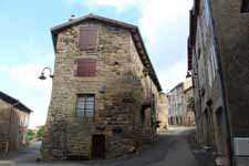 Pradelles, maison typique en pierre