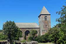 Aubrac, village, &eacute;glise Notre-Dame-des-Pauvres