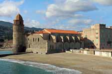 Collioure, plage, &eacute;glise