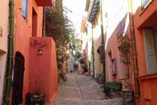Collioure, ruelle color&eacute;e