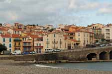 Banyuls-sur-Mer, maisons color&eacute;es