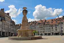Besan&ccedil;on, fontaine de la place de la R&eacute;volution