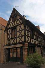 Montlu&ccedil;on, maison m&eacute;di&eacute;vale
