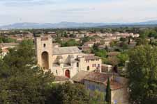 Pernes-les-Fontaines, &eacute;glise, paysage