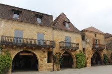 Villefranche-du-P&eacute;rigord, maisons &agrave; arcades