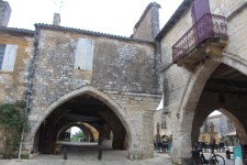 Bastide de Monpazier, arcades