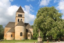 Saint-L&eacute;on-sur-V&eacute;z&egrave;re, &eacute;glise Sainte-L&eacute;once