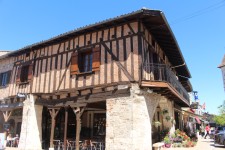 Viller&eacute;al, la halle