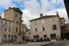 Condom, place Bossuet