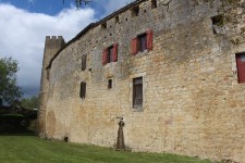 Larressingle, mur d'enceinte fortifi&eacute;e