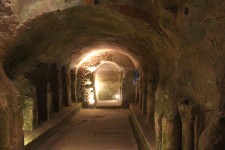 Aubeterre-sur-Dronne, &eacute;glise monolithique, crypte