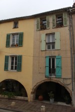 Roquebrune-sur-Argens, maisons, arcades