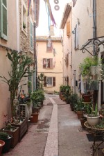 Roquebrune-sur-Argens, ruelle, plantes