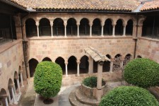Fr&eacute;jus, cath&eacute;drale Notre-Dame, clo&icirc;tre, cour