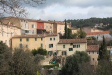 Cotignac, maisons color&eacute;es