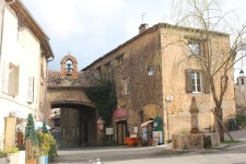 Tourtour, chapelle de la Sainte-Trinit&eacute;